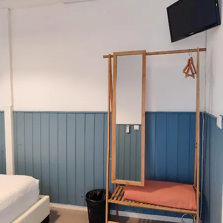 Vintage Place - Azorean Pensión 3*